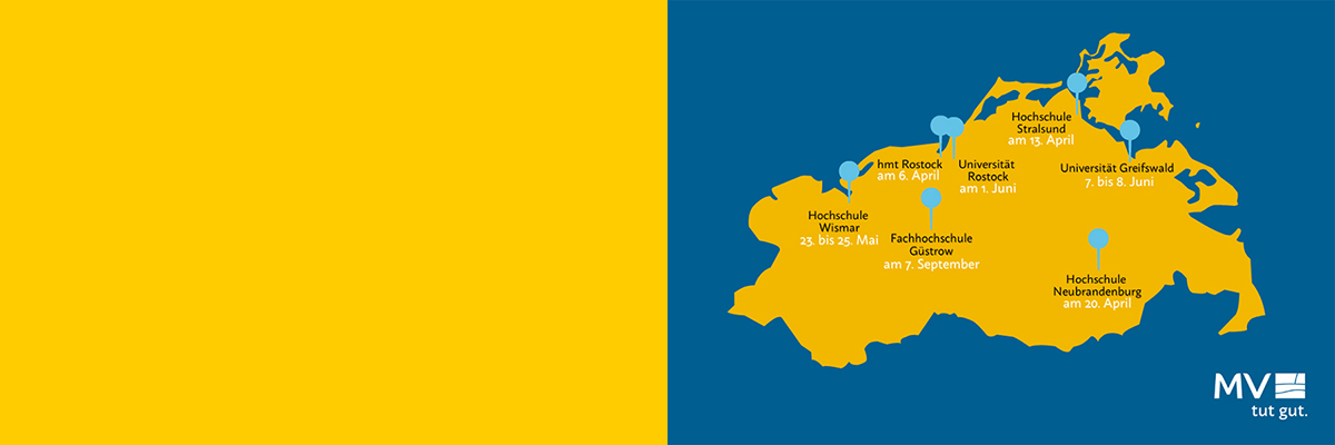 Infografik mit Beschreibung der Standorte und der Daten zum Tag der offenen Tür an den Hochschulen auf einer gelbflächigen Karte des Landes Mecklenburg-Vorpommern vor dunkelblauem Hintergrund. Die Standorte sind zusätzlich mit hellblauen Stecknadeln markiert.